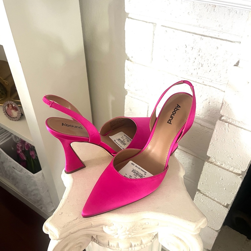 Fuchsia Women's Pink Pointed-Toe Slingback Heels